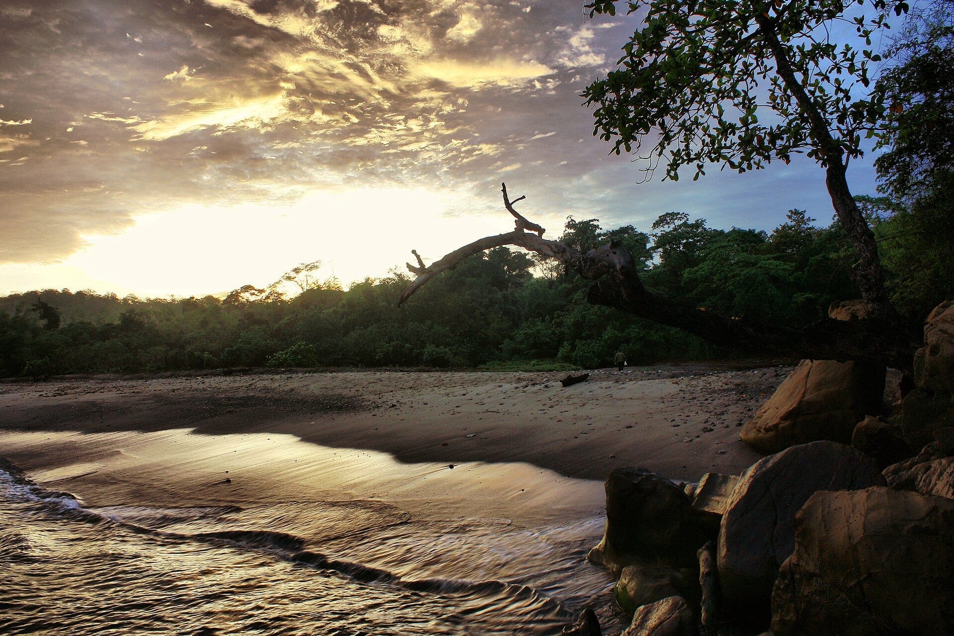 Pantai Batu Nunggul