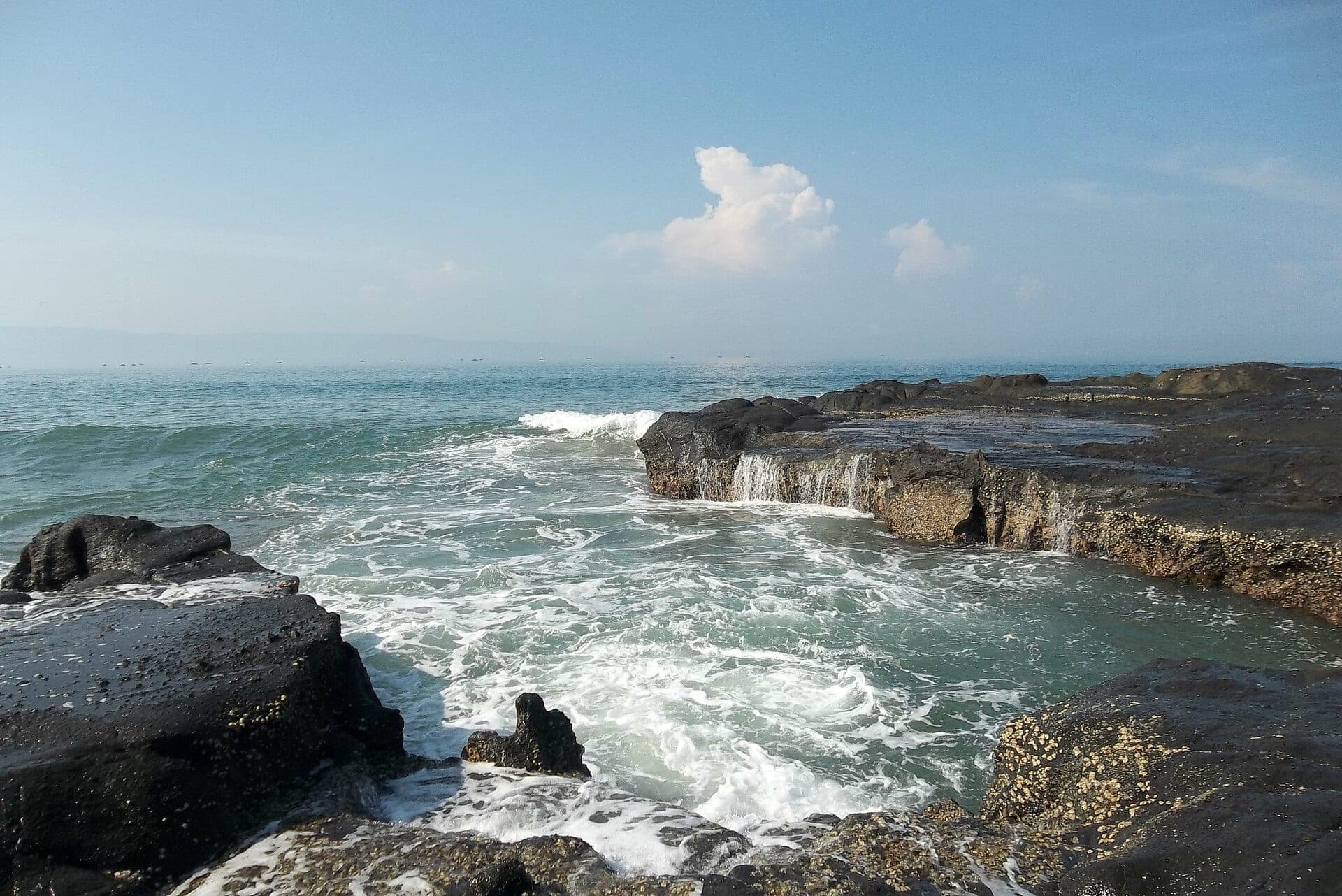 Pantai Karang Hawu