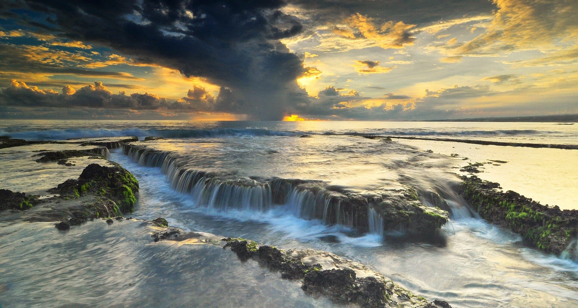 Pantai Rancabuaya